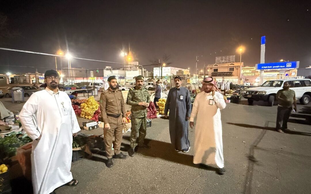 لمكافحة البيع العشوائي.. “بلدية بيشة ” تنفّذ جولات رقابية على الباعة الجائلين