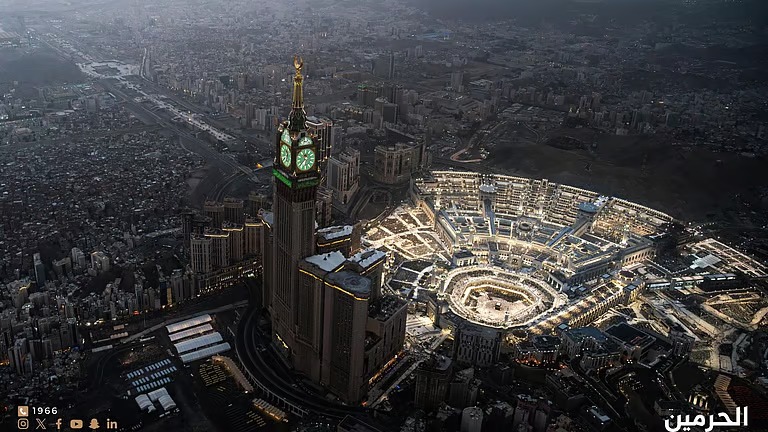 مشاهد جوية توثق المسجد الحرام في ليلة 27 رمضان