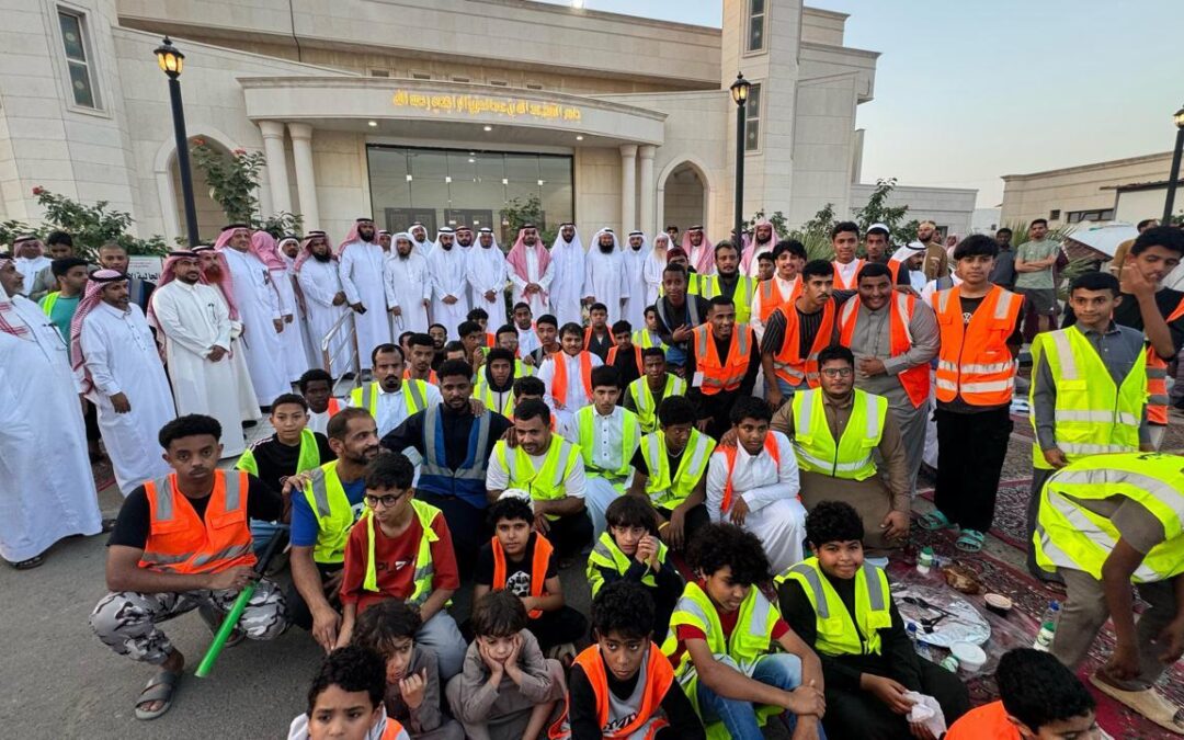 جمعية رواد للعمل التطوعي ممثلة بفريق “صناع التميز التطوعي” تشارك في الإفطار الجماعي بمحافظة بيش