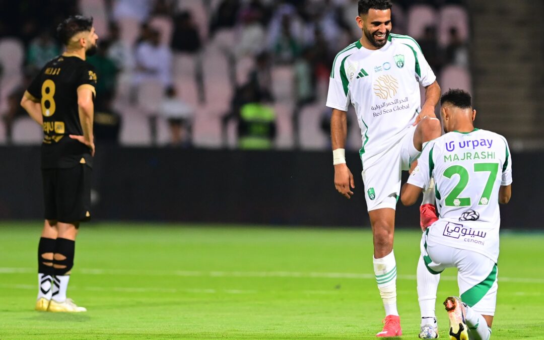 الأهلي يهزم الوحدة بثلاثية ويواصل مطاردة النصر