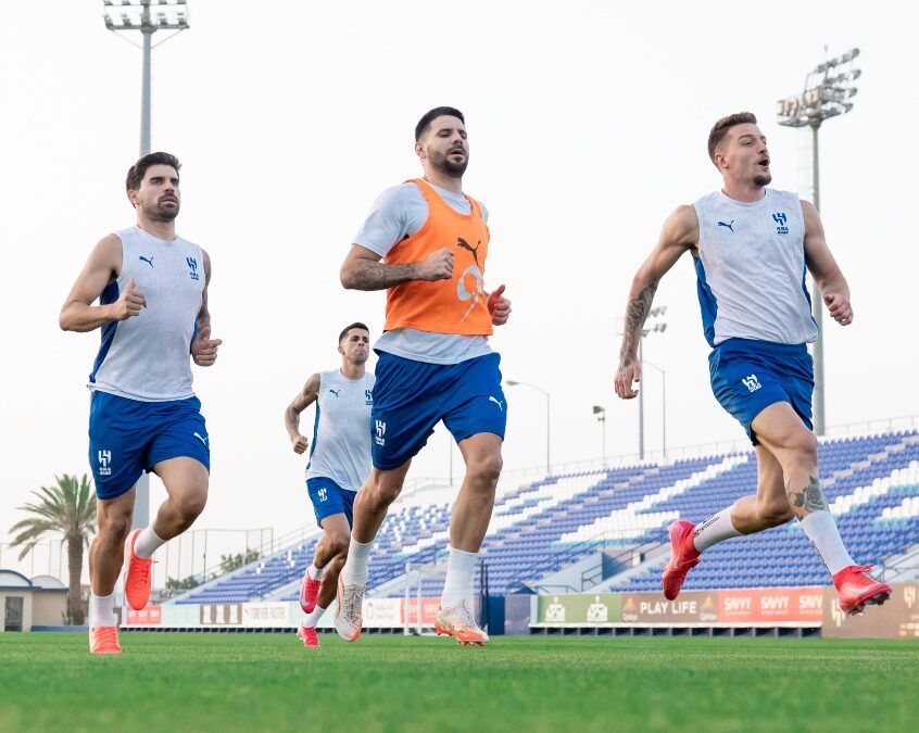 الهلال يكثف تدريباته استعدادا لهدفه القاري