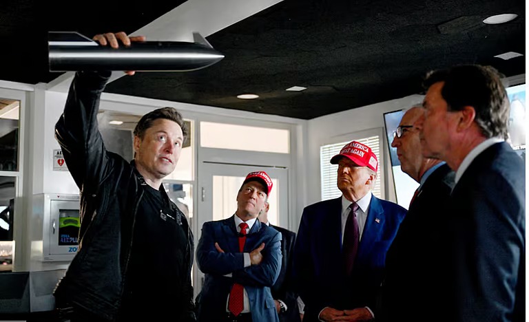 إيلون ماسك أبرز المتنافسين للفوز بعقد مشروع درع “ترامب” الفضائي
