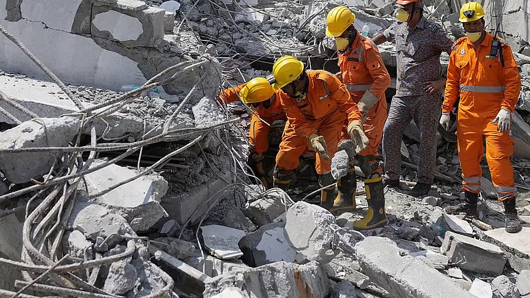 11 قتيلاً على الأقل جرّاء انهيار مبنى في نيودلهي