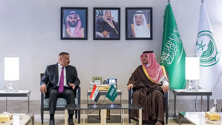 وزير الداخلية ونظيره العراقي يستعرضان سبل تعزيز التعاون الأمني بين البلدين