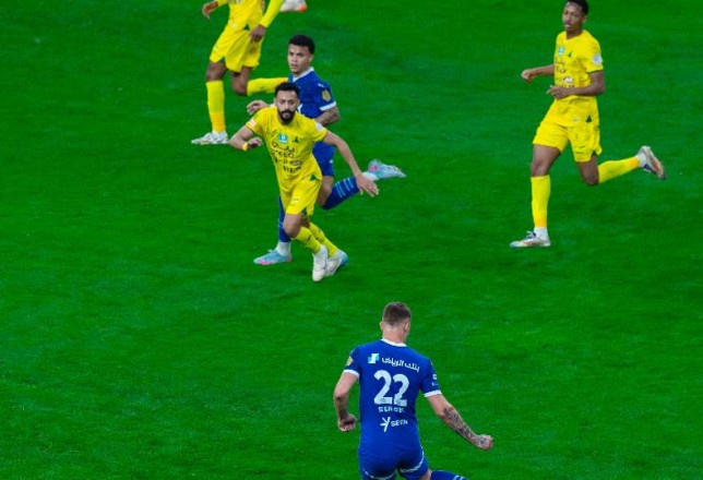 بثلاثية.. الهلال يتغلب على الخليج