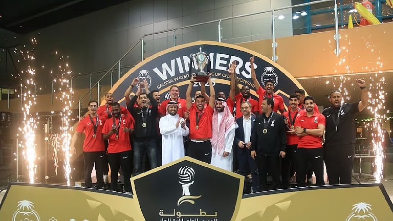 بلا خسارة.. القادسية يتوج بلقب كأس بطولة دوري كرة الماء