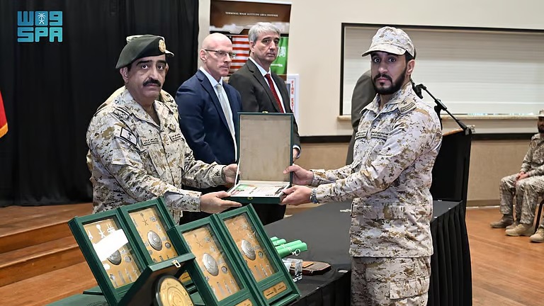شاهد.. قوات الدفاع الجوي تُخرّج السرية الثانية لنظام “ثاد” في قاعدة فورت بليس الأمريكية