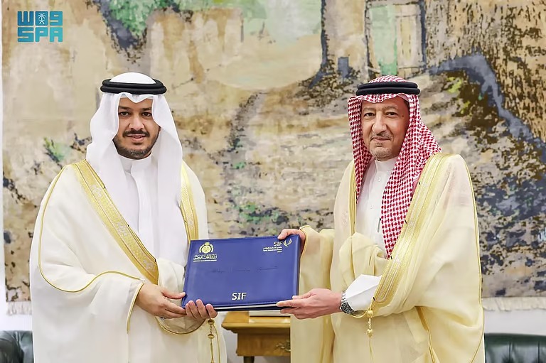 “الخارجية” تتسلم شارة “منتدى الاستثمار الرياضي” تقديرًا لدورها في دعم الفعاليات الوطنية الكبرى