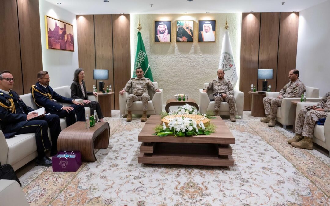 قائد القوات المشتركة يستقبل سفيرة فرنسا لدى اليمن