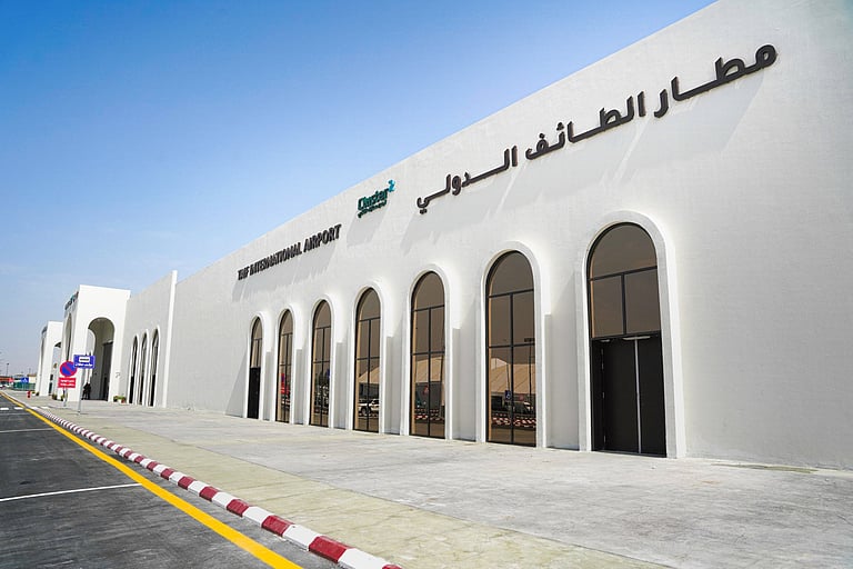 معفاة من الرسوم الجمركية والضريبية.. افتتاح السوق الحرة بمطار الطائف
