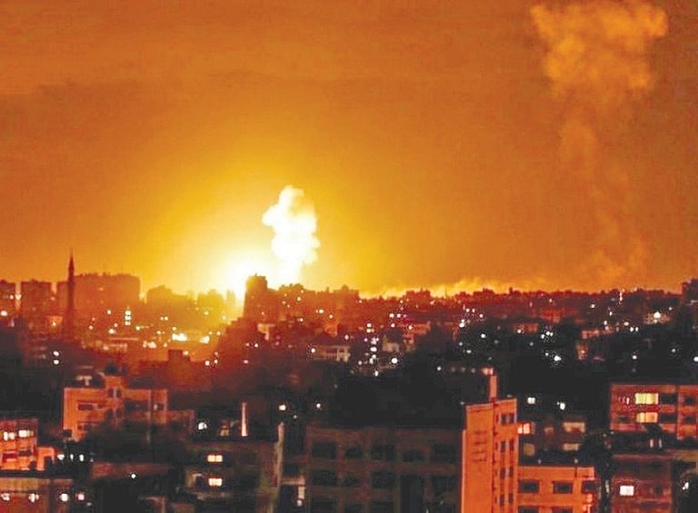 الاحتلال يقصف مستشفى الدرة للأطفال في قطاع غزة