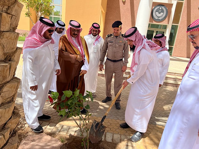 محافظ الأفلاج يدشّن فعّاليات أسبوع البيئة تحت شعار “بيئتنا كنز”
