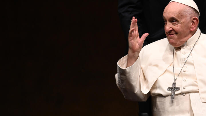 طبيب الفاتيكان: البابا فرنسيس توفي بسبب سكتة دماغية وقصور في القلب