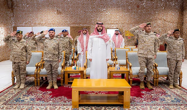 وزير الدفاع يشهد تمرين «النخبة» ويؤكد جاهزية القوات الخاصة لتنفيذ المهام النوعية