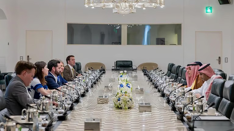 “الجبير” يستضيف وفدًا من مجلس النواب الأمريكي برئاسة “مايكل لولر”