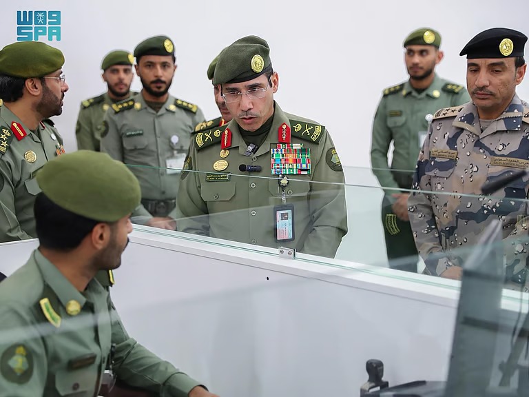 “مدير الجوازات” يتفقّد جوازات منفذ جديدة عرعر ويحث على بذل الجهود لخدمة ضيوف الرحمن
