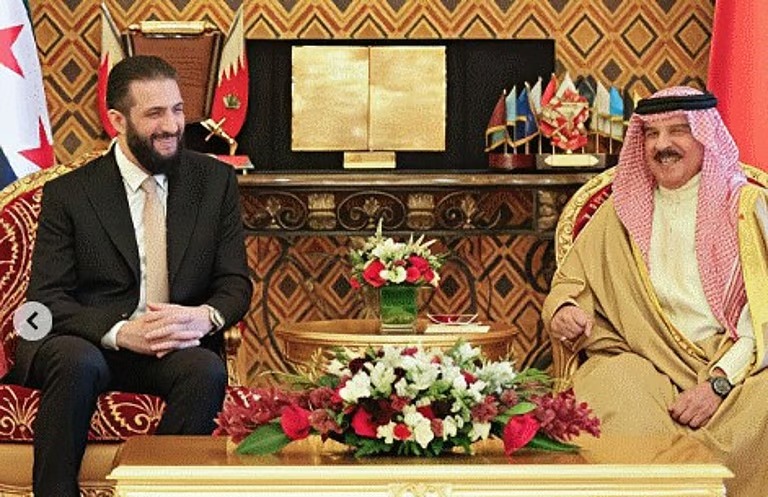 ملك البحرين يستقبل الرئيس السوري ويستعرضان علاقات البلدين