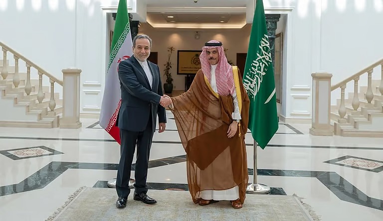 وزير الخارجية ونظيره الإيراني يستعرضان العلاقات الثنائية بمكة المكرمة