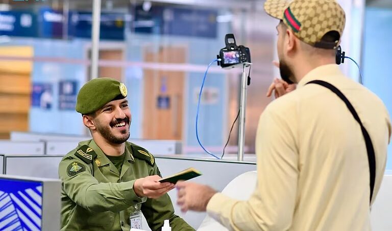 “الجوازات” تواصل جهودها في استقبال ضيوف الرحمن القادمين لأداء فريضة الحج