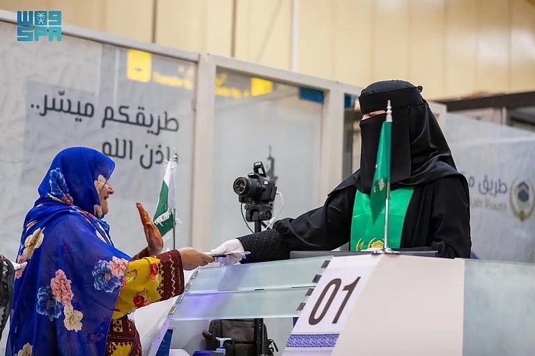 “الداخلية” تعلن تجاوز عدد مستفيدي مبادرة طريق مكة “مليون” حاج