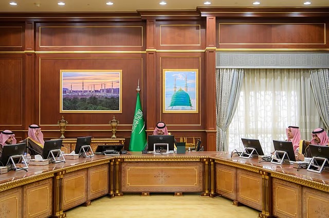 أمير المدينة يؤكد أهمية متابعة الخطط الزمنية لتنفيذ المشاريع التنموية بالمنطقة