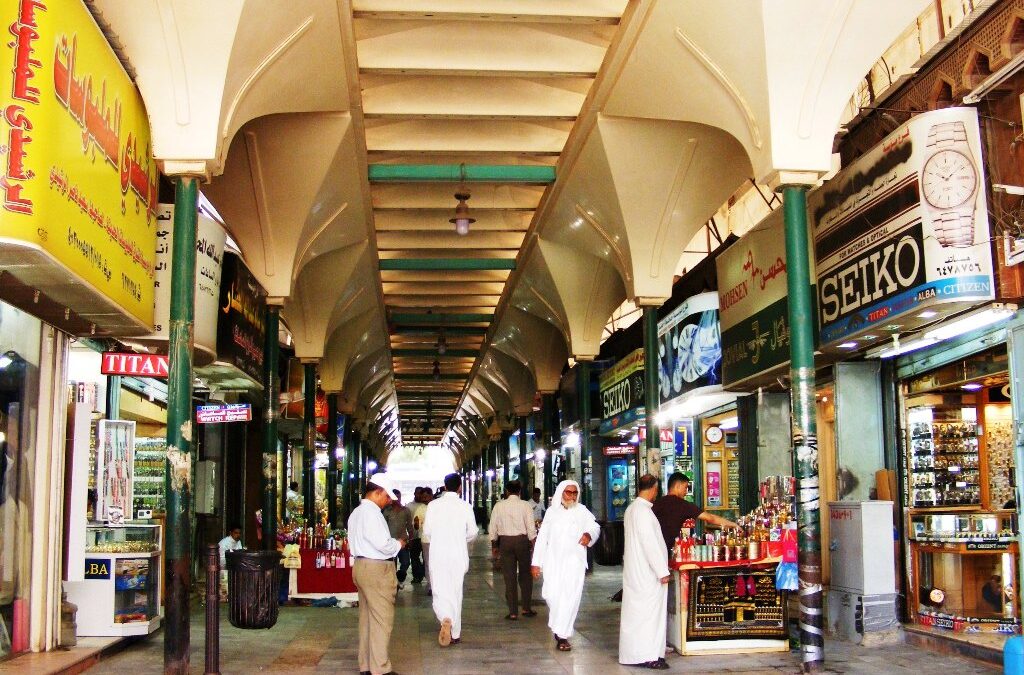 الخالق مدبرها