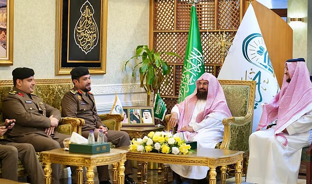 “السديس” يلتقي مدير مكافحة المخدرات بمكة وينوه بحجم الجهود المبذولة