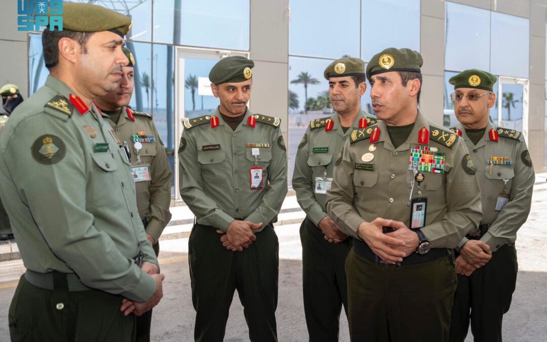 اللواء المربع يتفقد جوازات جسر الملك فهد