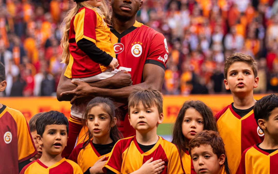 من تركيا.. أوسيمين منفتح على قبول عرض الهلال