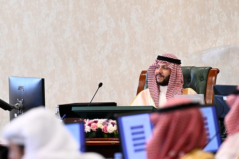 “محافظ الطائف” يرأس اجتماع “الطائف مدينة الأدب”