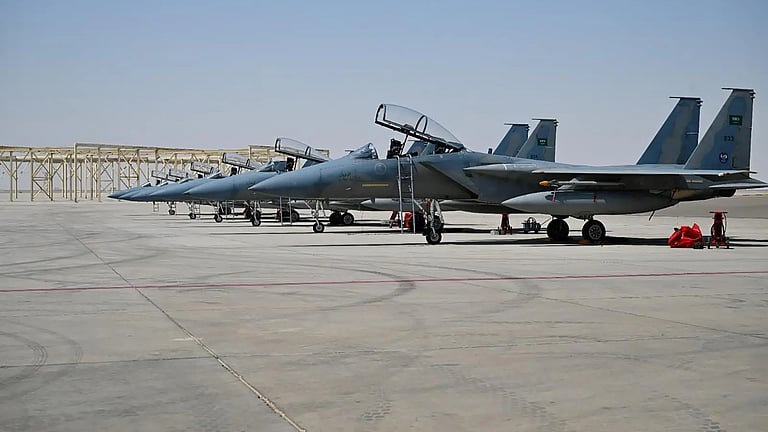 قدرات عالية للأطقم الجوية والفنية المشارِكة في مناورات التمرين الجوي المختلط “علم الصحراء 2025”