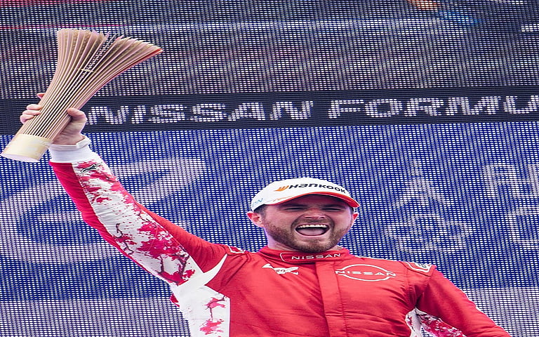 فريق نيسان فورمولا إي يتربع على منصة التتويج في سباق “طوكيو إي بري”