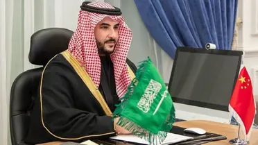 بتوجيه من القيادة.. وزير الدفاع يلتقي الرئيس الإماراتي في أبوظبي