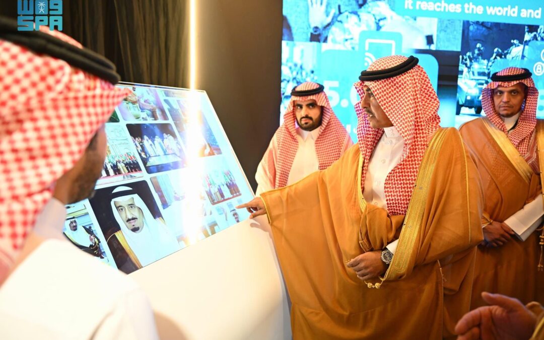 وزير الإعلام يُدشّن منصة الصور السعودية للعالم