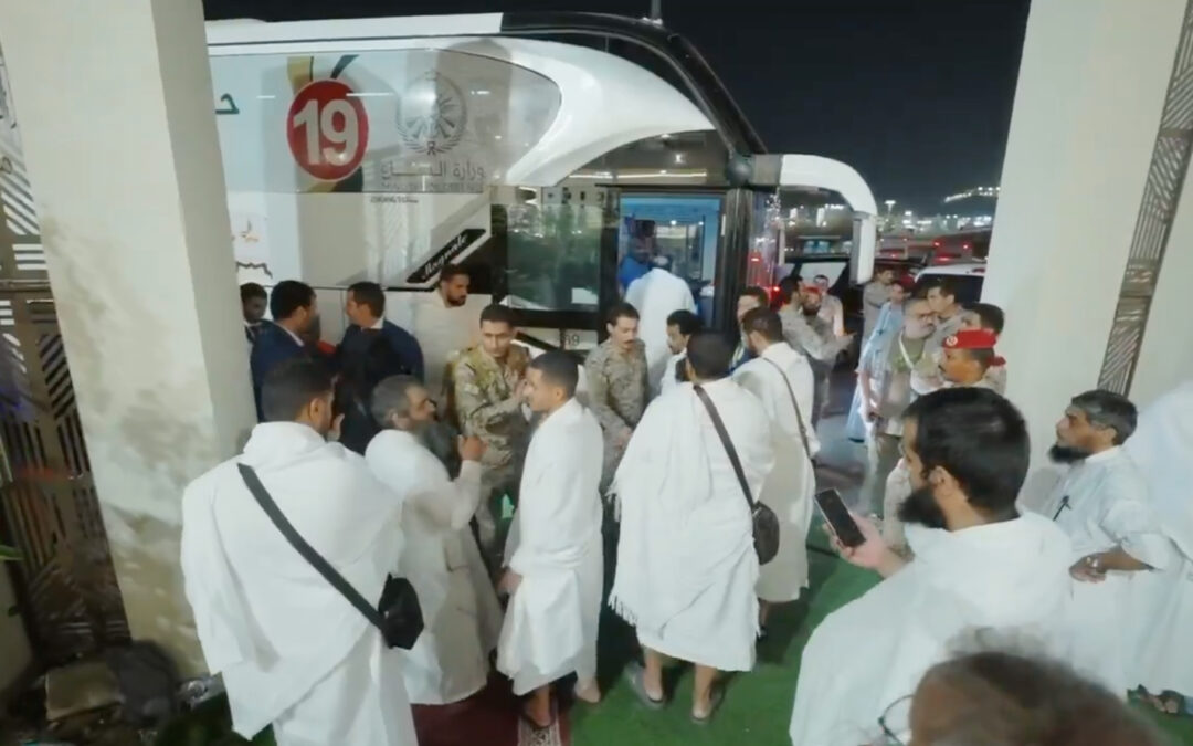 القوات المشتركة تفوج ذوي الشهداء والمصابين إلى صعيد عرفات