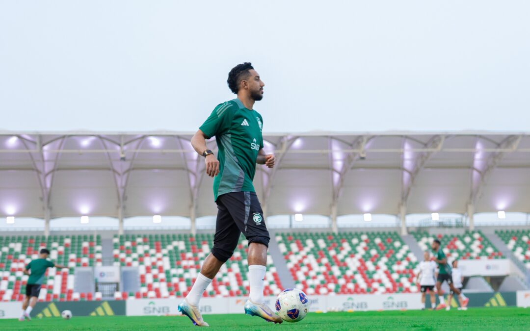 الأخضر يختتم معسكر الدمام ويغادر للبحرين الليلة