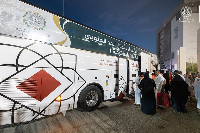 وزارة الدفاع تستضيف ذوي الشهداء والمصابين في “عاصفة الحزم” و “إعادة الأمل” لأداء الحج