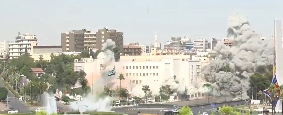 غارات صهيونية تستهدف مبنى هيئة الأركان العامة السورية