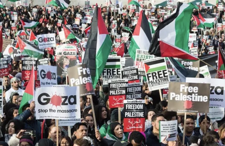 الآلاف يحتجون في لندن بعد تصنيف “تحرك من أجل فلسطين” جماعة إرهابية