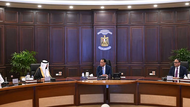 “مدبولي” يلتقي رئيس مجلس إدارة مجموعة “سمو القابضة” السعودية