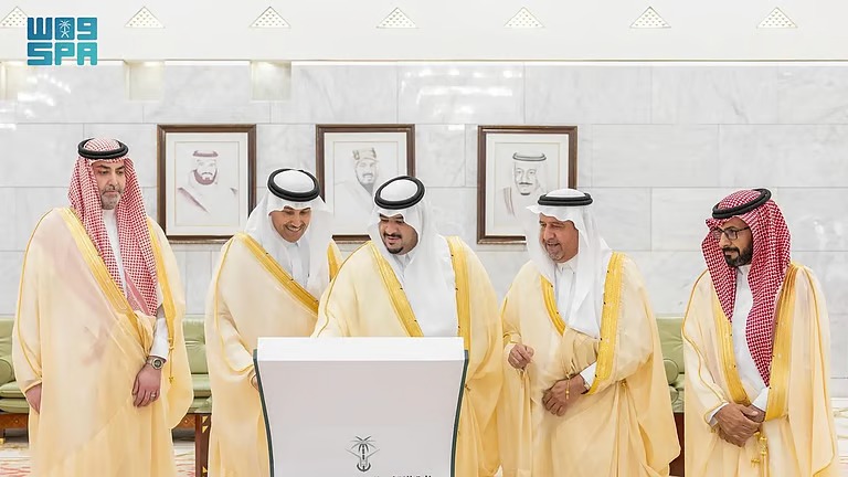 نائب أمير الرياض يُدشّن 6 مشاريع طرق جديدة بتكلفة 380 مليون ريال لتعزيز البنية التحتية