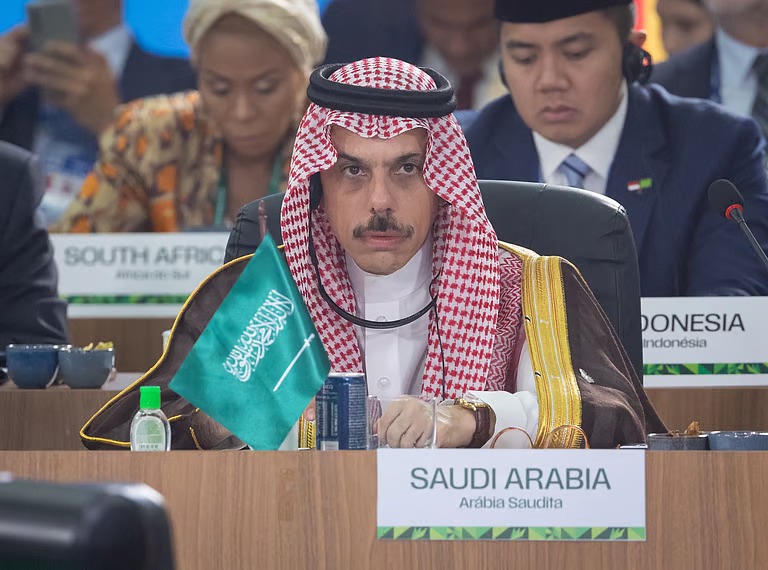 نيابةً عن ولي العهد.. وزير الخارجية يشارك في جلسة “البيئة.. مؤتمر الأطراف لتغيّر المناخ COP30.. والصحة العالمية” خلال قمة بريكس 2025