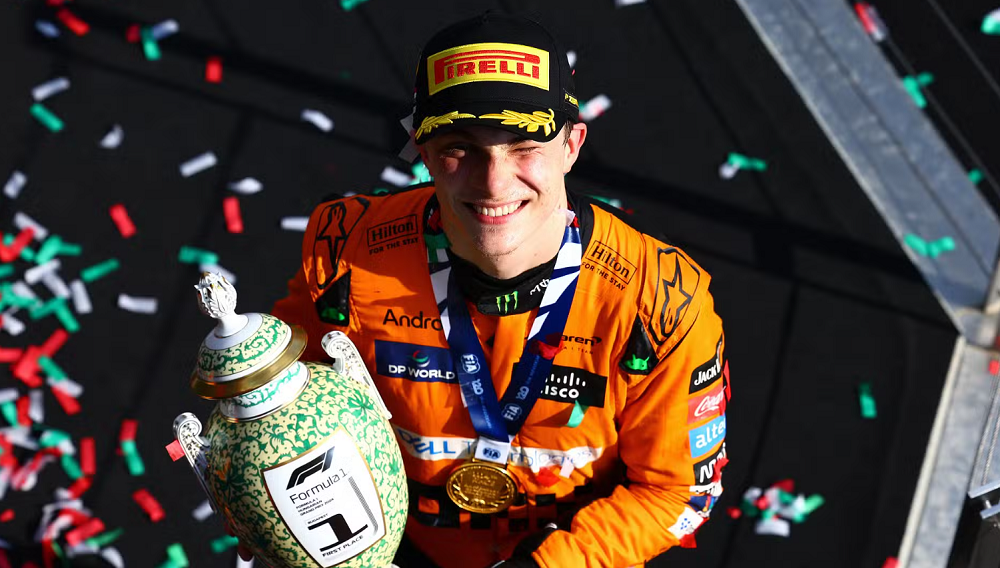 الأسترالي بياستري يفوز في بطولة العالم لسباقات فورمولا 1 للسيارات