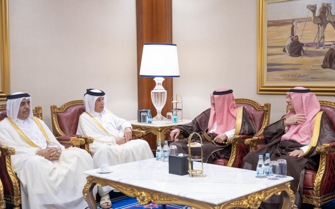 “الخريجي” يلتقي وزير الدولة للشؤون الخارجية بدولة قطر
