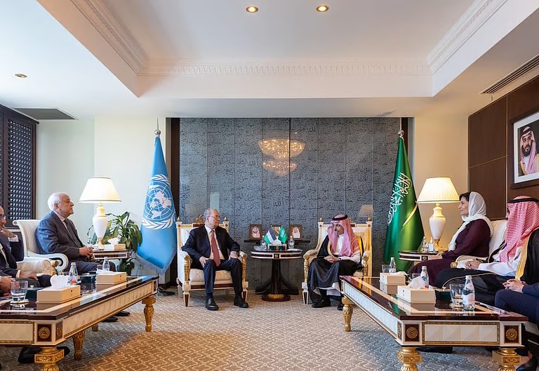 “وزير الخارجية” يوقعان 3 مذكرات تفاهم مع رئيس وزراء فلسطين في نيويورك