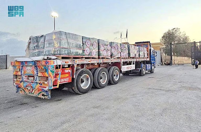 استمرار دخول الشاحنات الإغاثية السعودية إلى غزة عبر معبر رفح