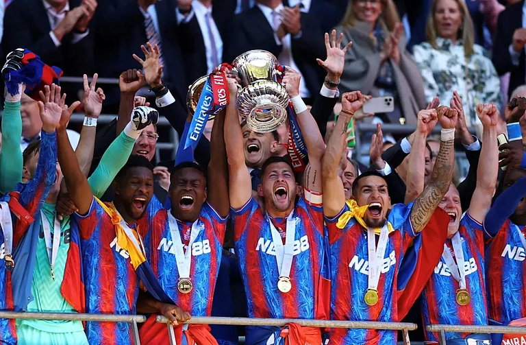 لتعارض الملكية.. “اليويفا” يقصي كريستال بالاس من الدوري الأوروبي