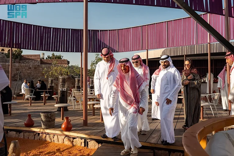 وزير السياحة من الطائف: جمال طبيعي وتنوع سياحي يؤهلها لتكون من أبرز وجهات المملكة