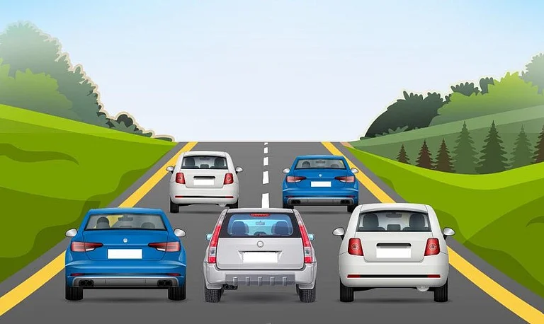 “المرور” يحذر من مخاطر عدم الالتزام بمسارات الطرق المحددة