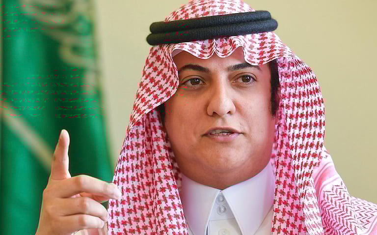 الشباب السعودي وخطر “السرديات الموجهة”